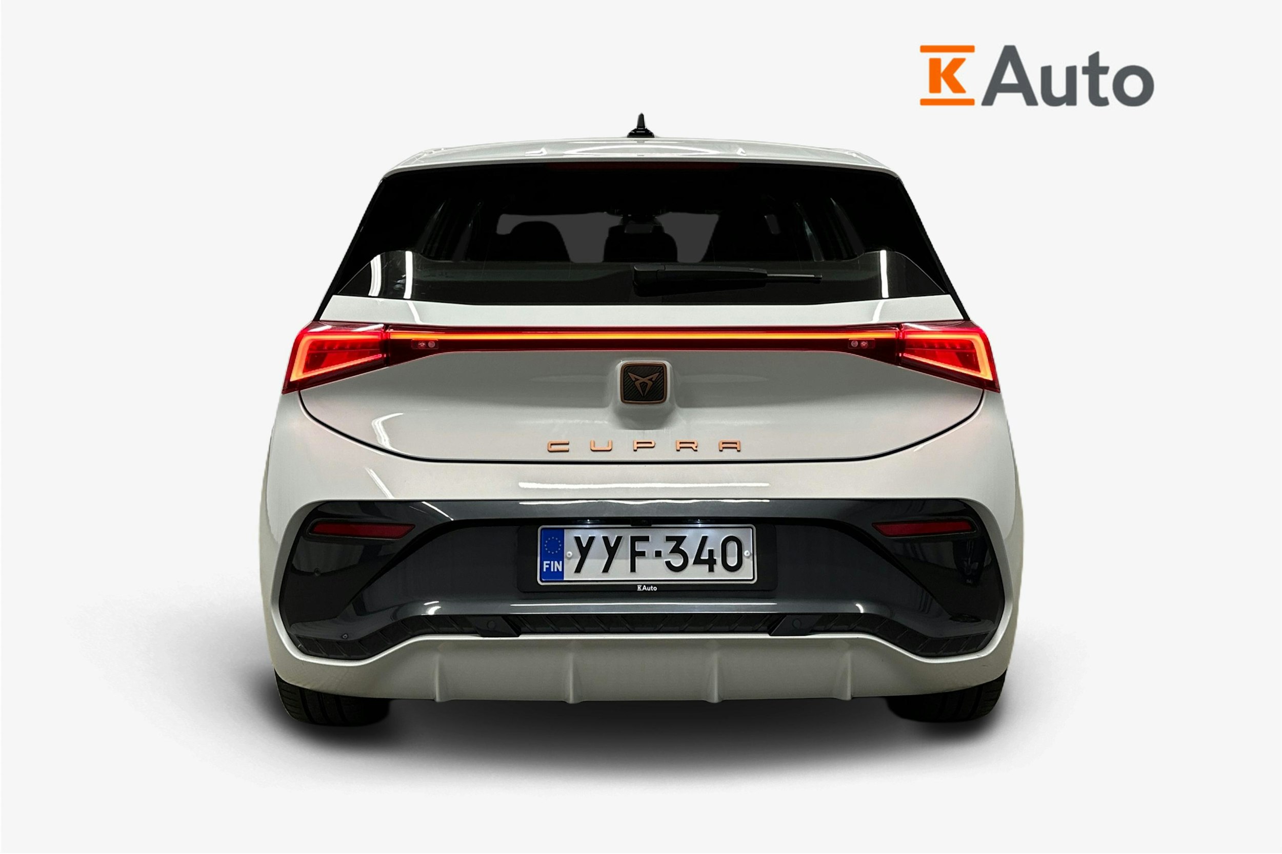 valkoinen CUPRA Born 2022 kuva 3.