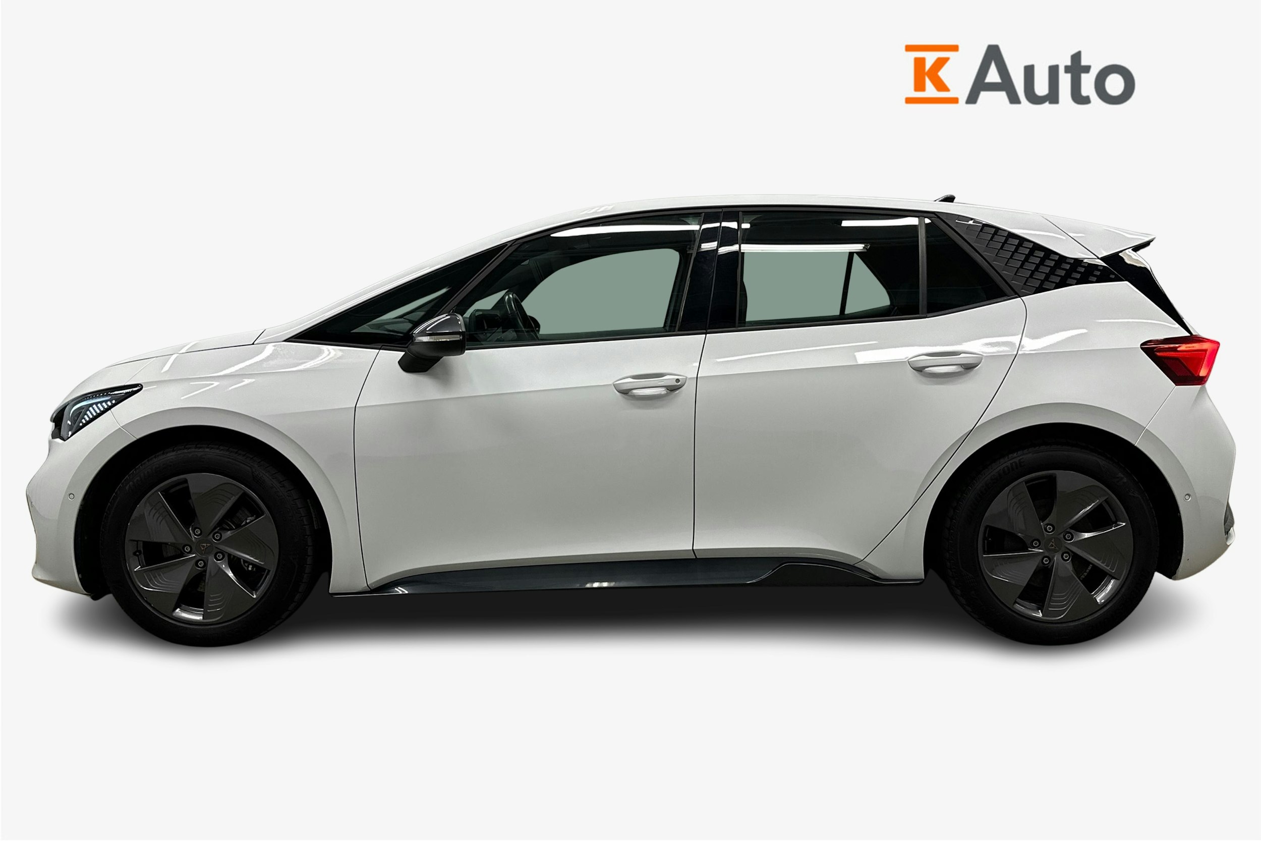 valkoinen CUPRA Born 2022 kuva 6.