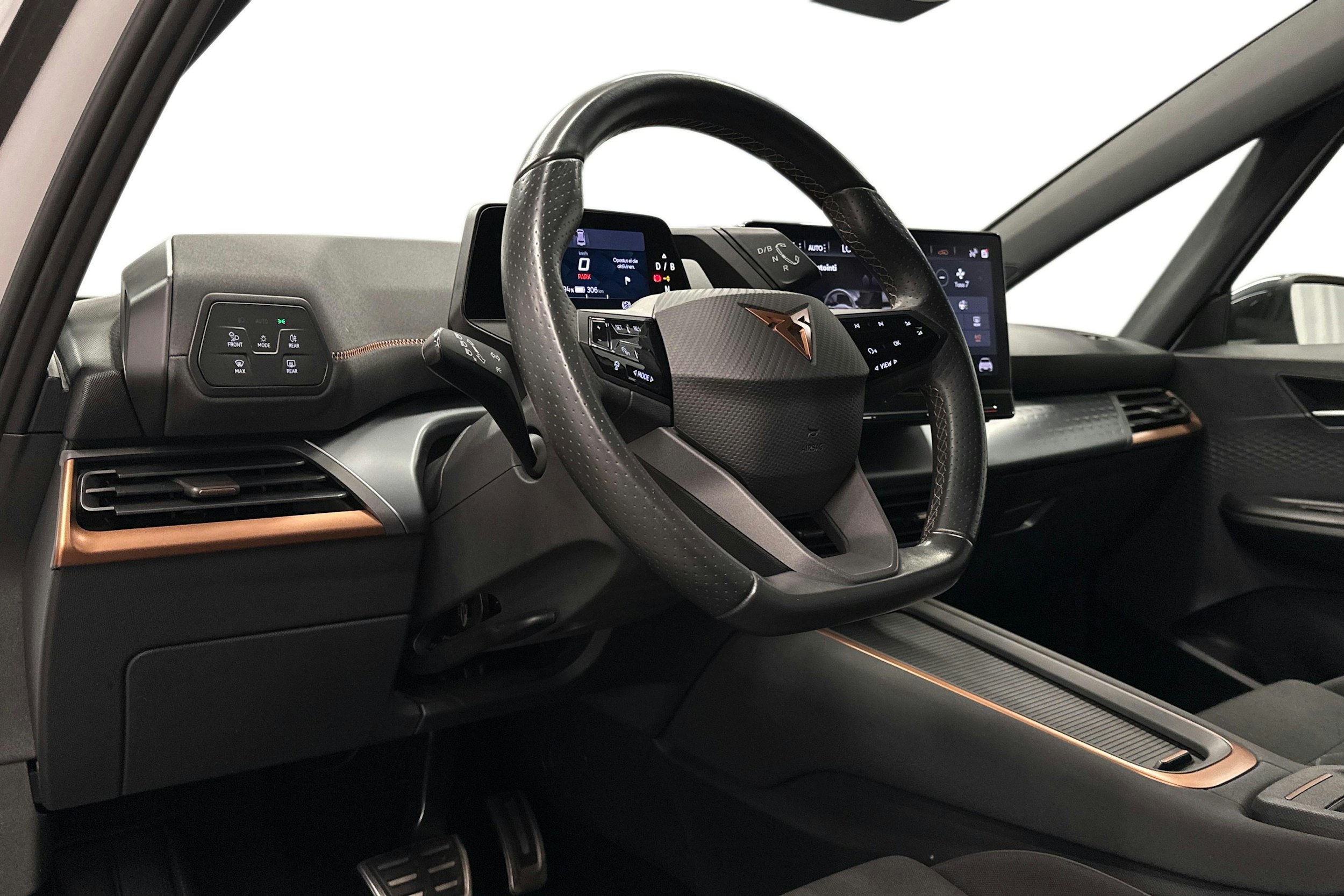 valkoinen CUPRA Born 2022 kuva 7.