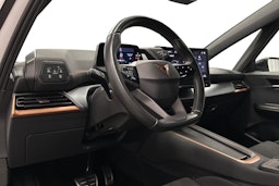 valkoinen CUPRA Born 2022 kuva 7.