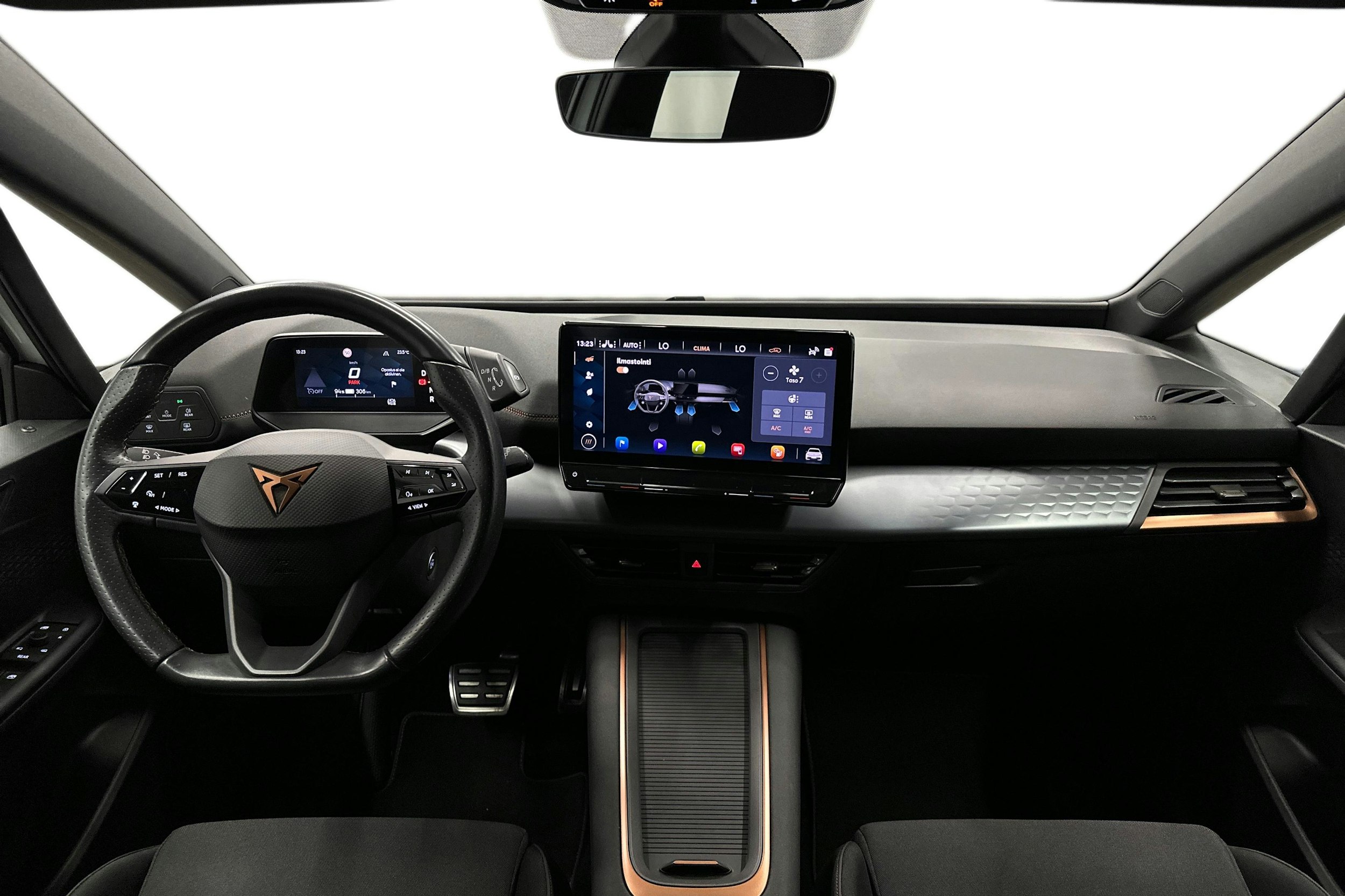 valkoinen CUPRA Born 2022 kuva 9.