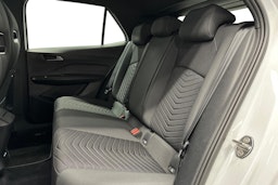 valkoinen CUPRA Born 2022 kuva 10.