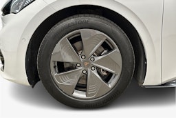 valkoinen CUPRA Born 2022 kuva 11.