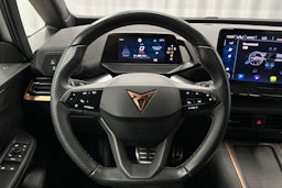 valkoinen CUPRA Born 2022 kuva 16.