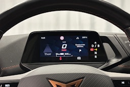valkoinen CUPRA Born 2022 kuva 19.