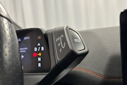 valkoinen CUPRA Born 2022 kuva 20.