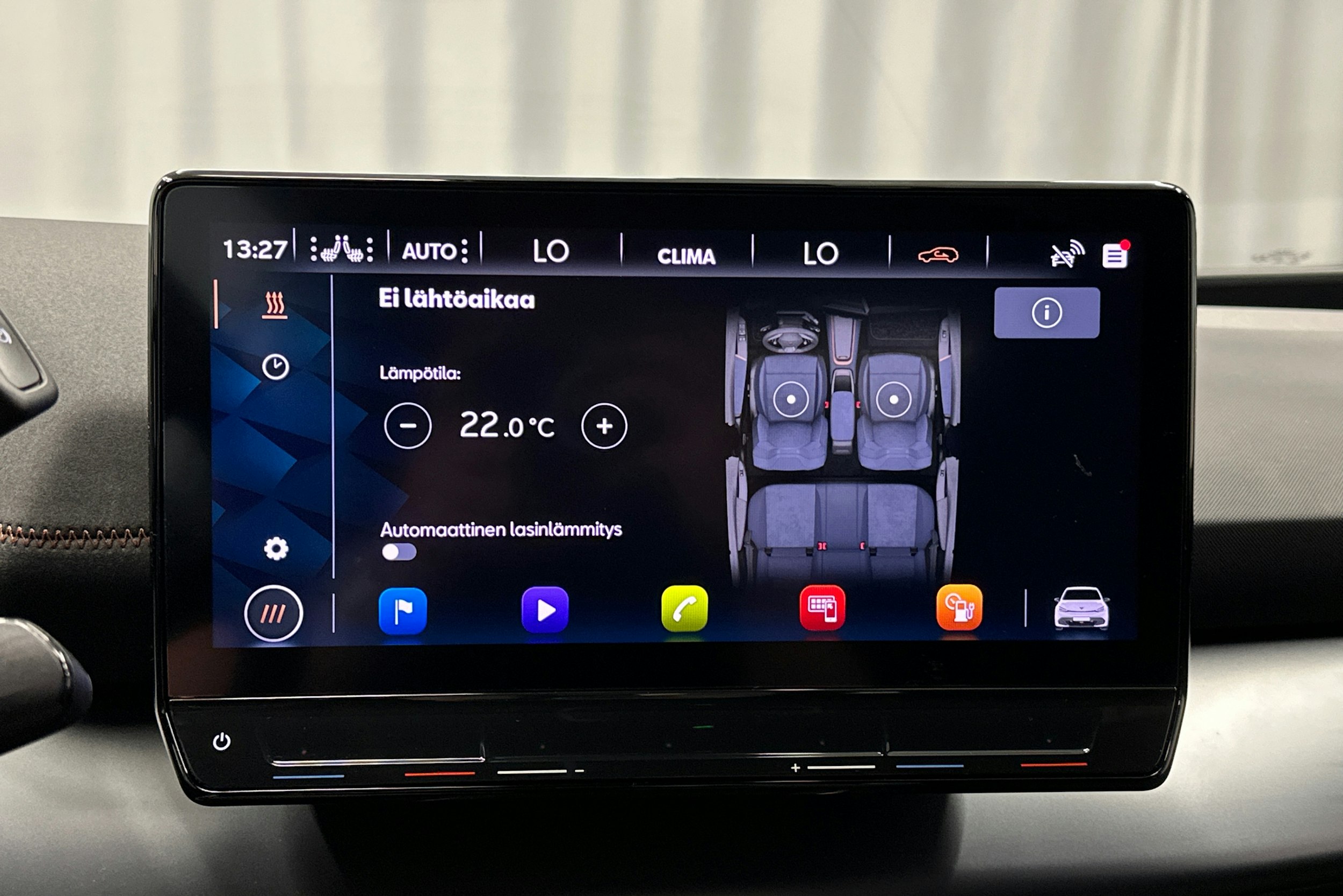 valkoinen CUPRA Born 2022 kuva 27.