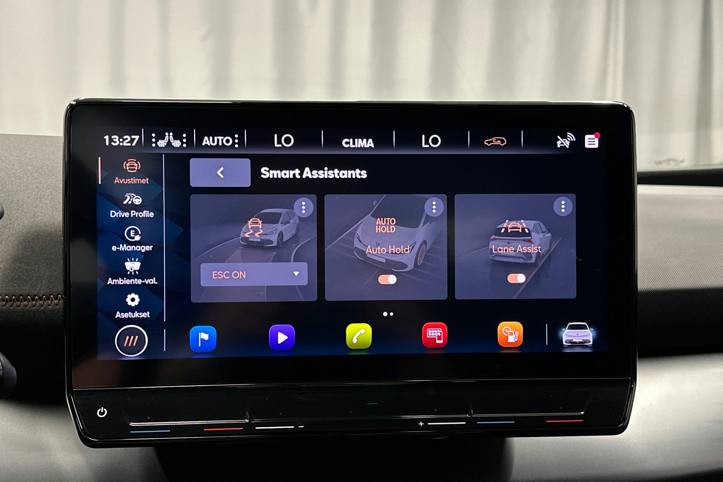 valkoinen CUPRA Born 2022 kuva 29.