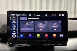 valkoinen CUPRA Born 2022 kuva 29.