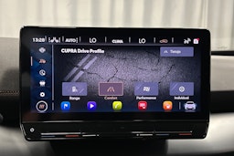 valkoinen CUPRA Born 2022 kuva 32.
