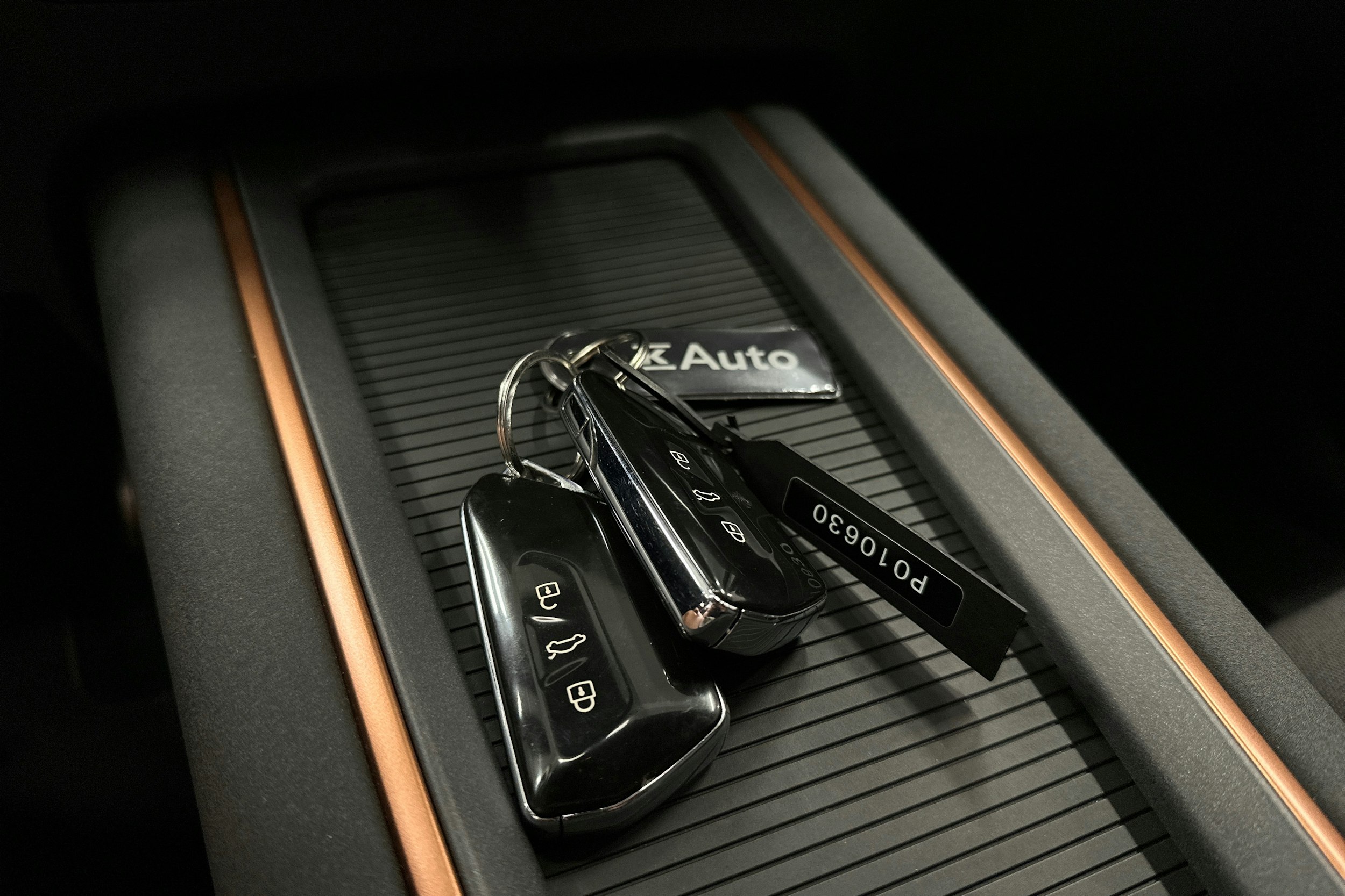 valkoinen CUPRA Born 2022 kuva 35.