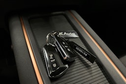 valkoinen CUPRA Born 2022 kuva 35.
