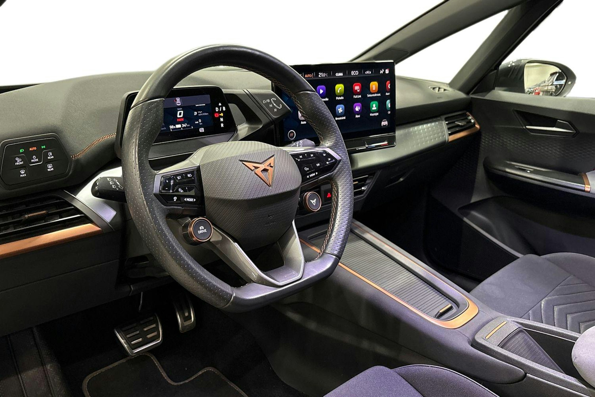 valkoinen CUPRA Born 2022 kuva 7.