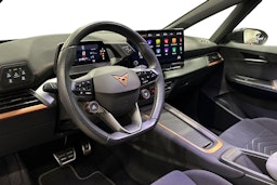 valkoinen CUPRA Born 2022 kuva 7.