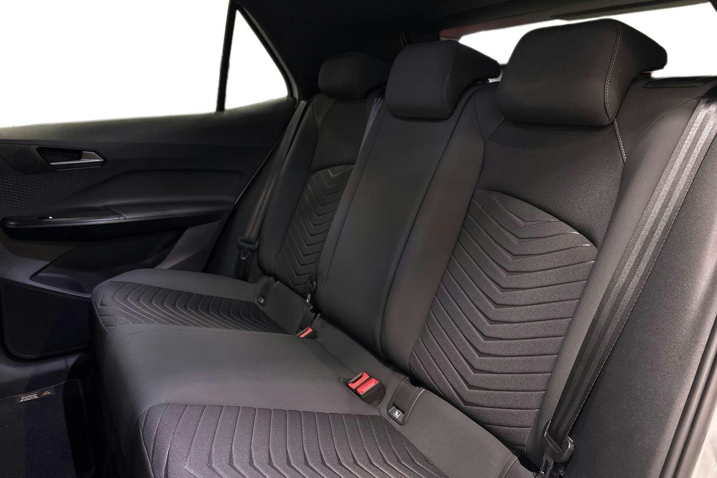 valkoinen CUPRA Born 2022 kuva 10.