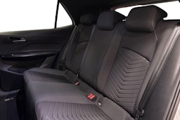 valkoinen CUPRA Born 2022 kuva 10.