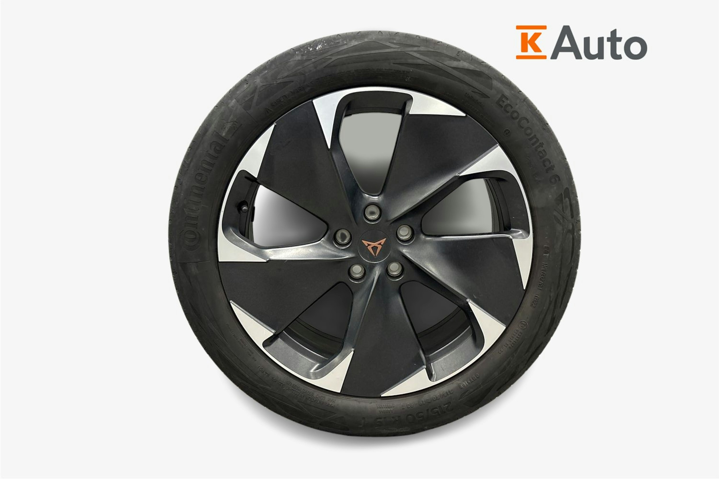 valkoinen CUPRA Born 2022 kuva 11.