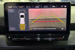 valkoinen CUPRA Born 2022 kuva 16.