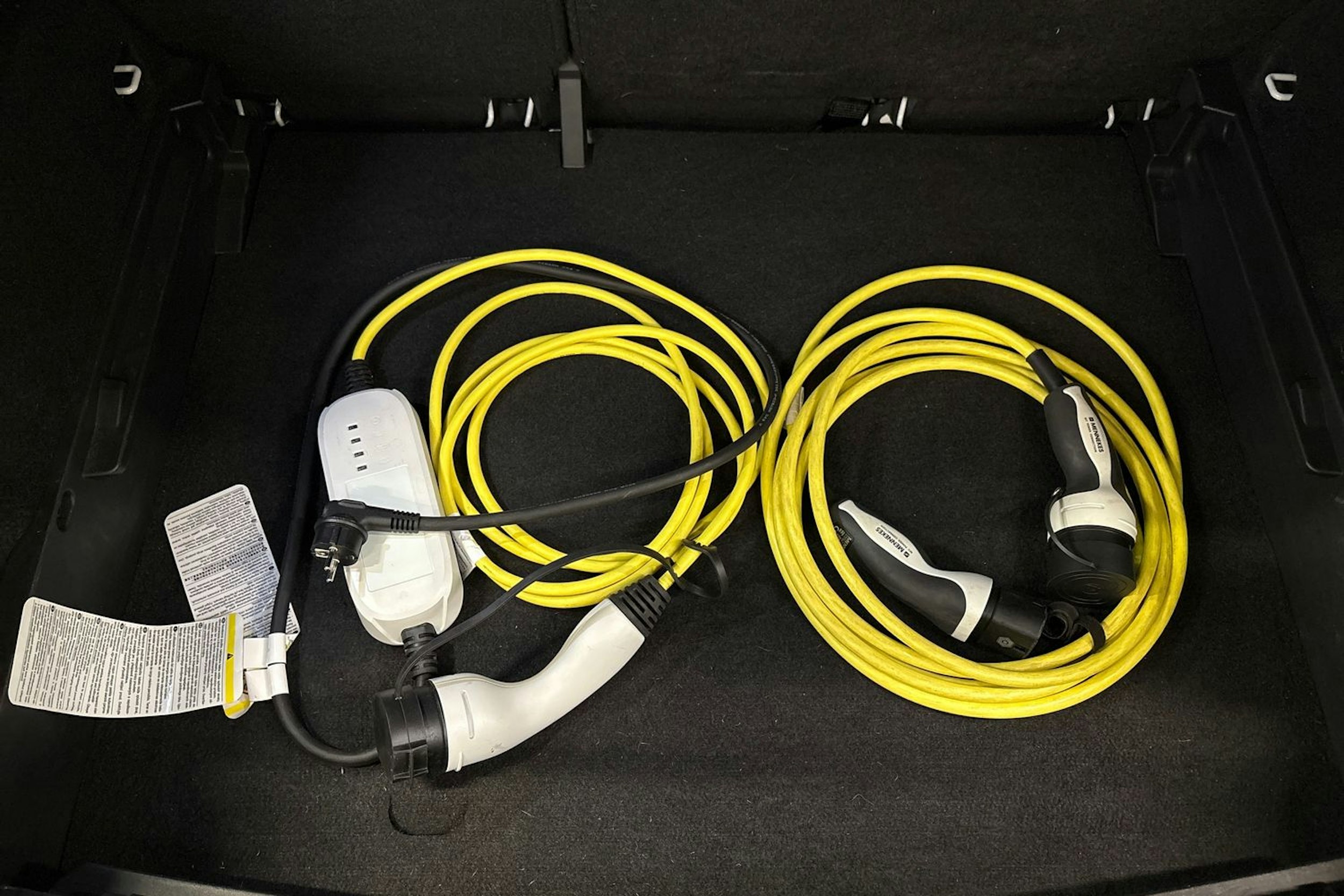 valkoinen CUPRA Born 2022 kuva 18.