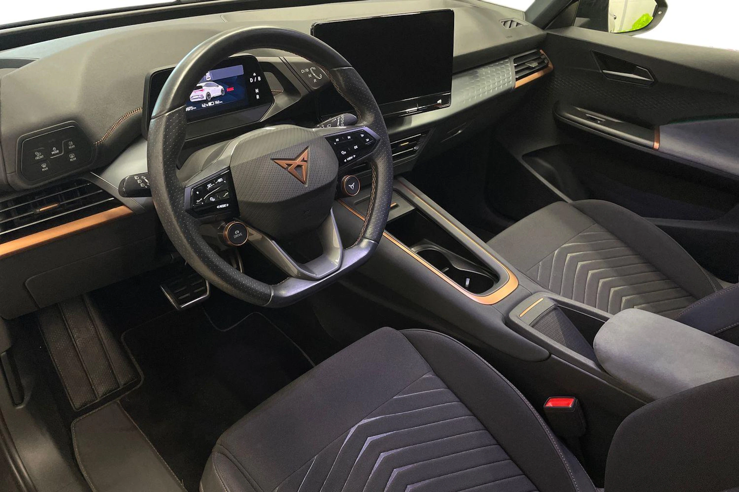 Harmaa CUPRA BORN 2022 kuva 6.