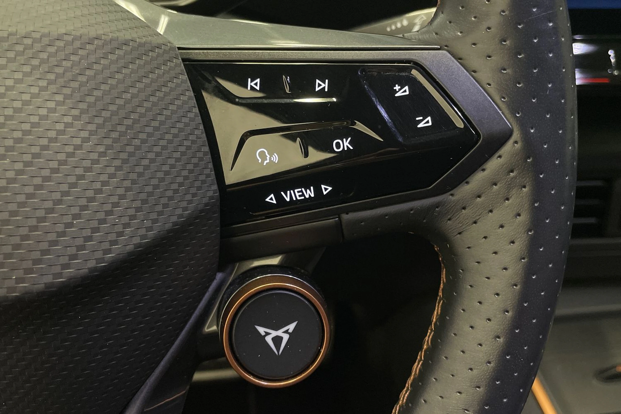 Harmaa CUPRA BORN 2022 kuva 14.