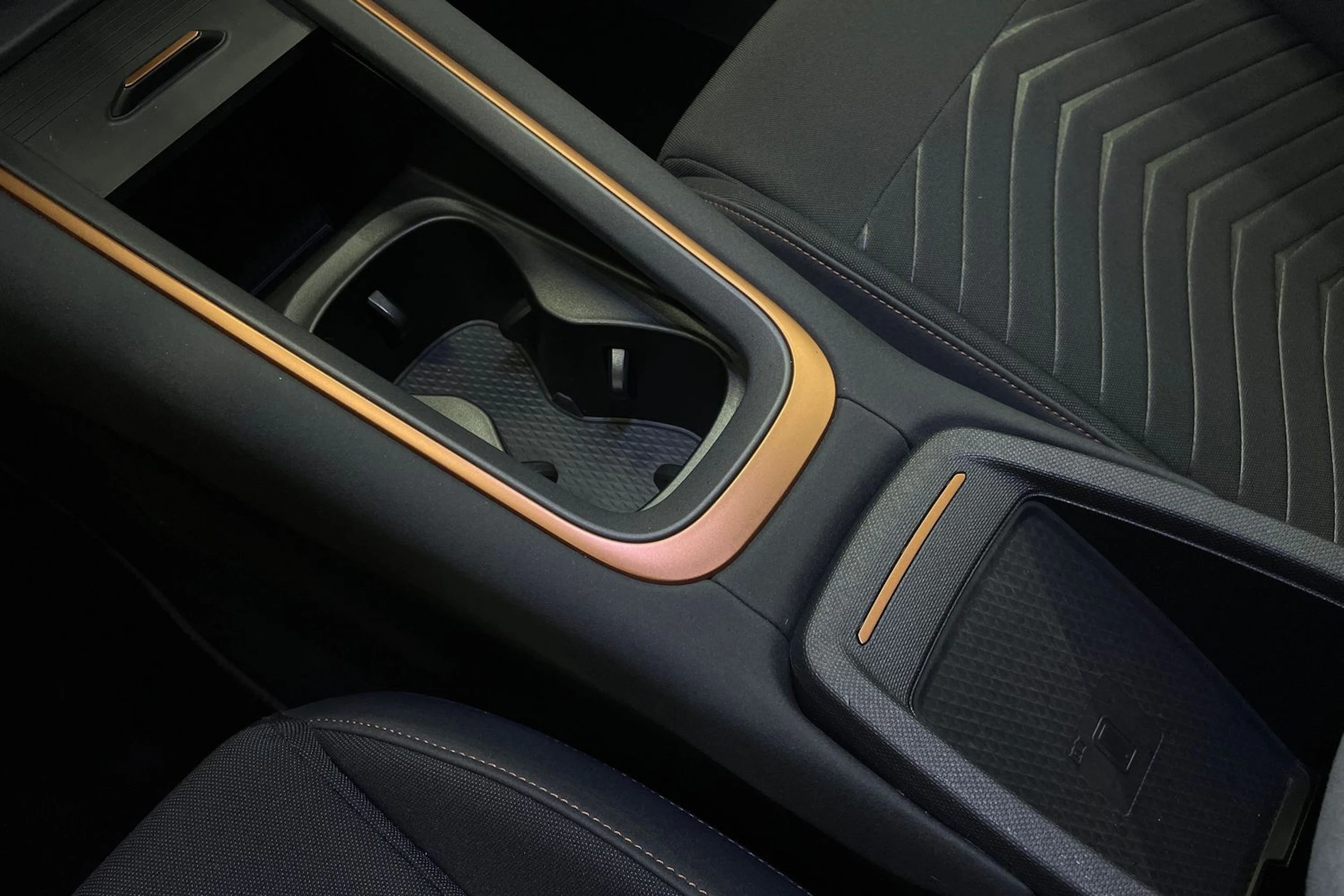 Harmaa CUPRA BORN 2022 kuva 15.