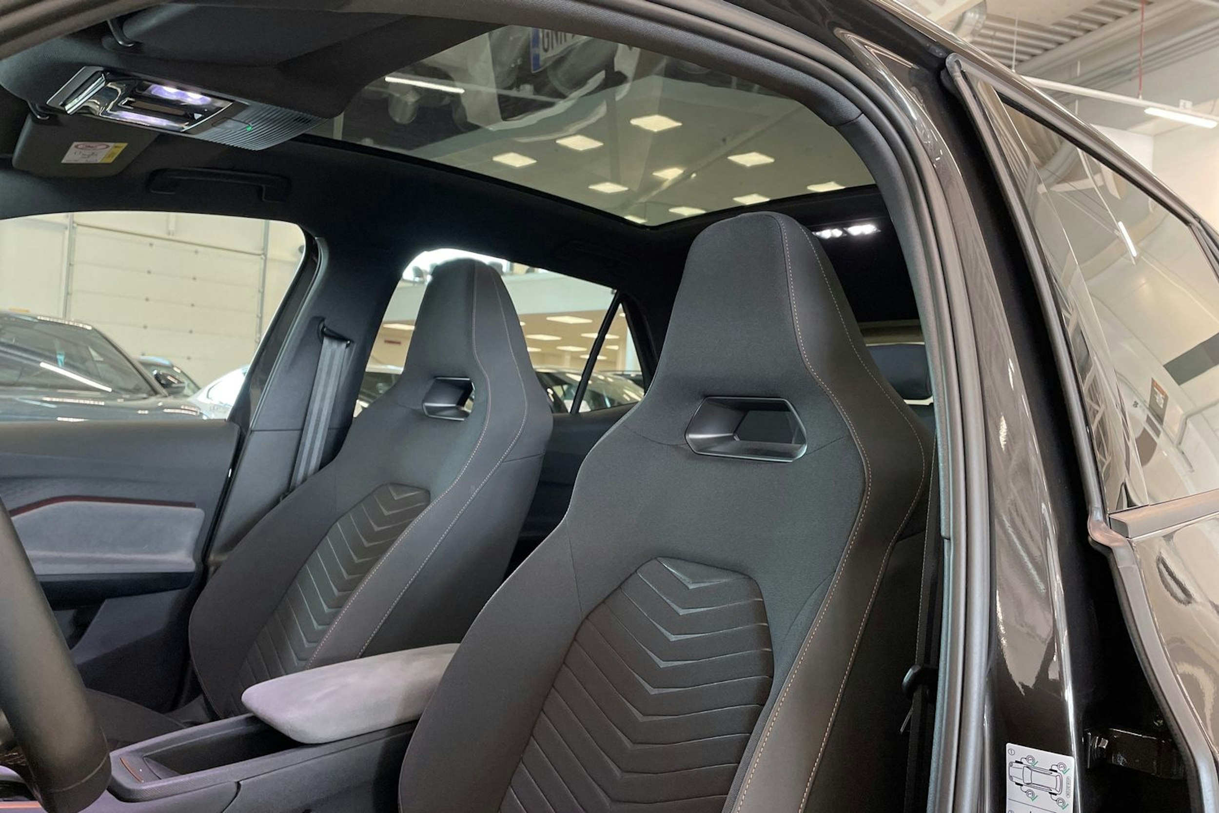 harmaa CUPRA Born 2022 kuva 15.