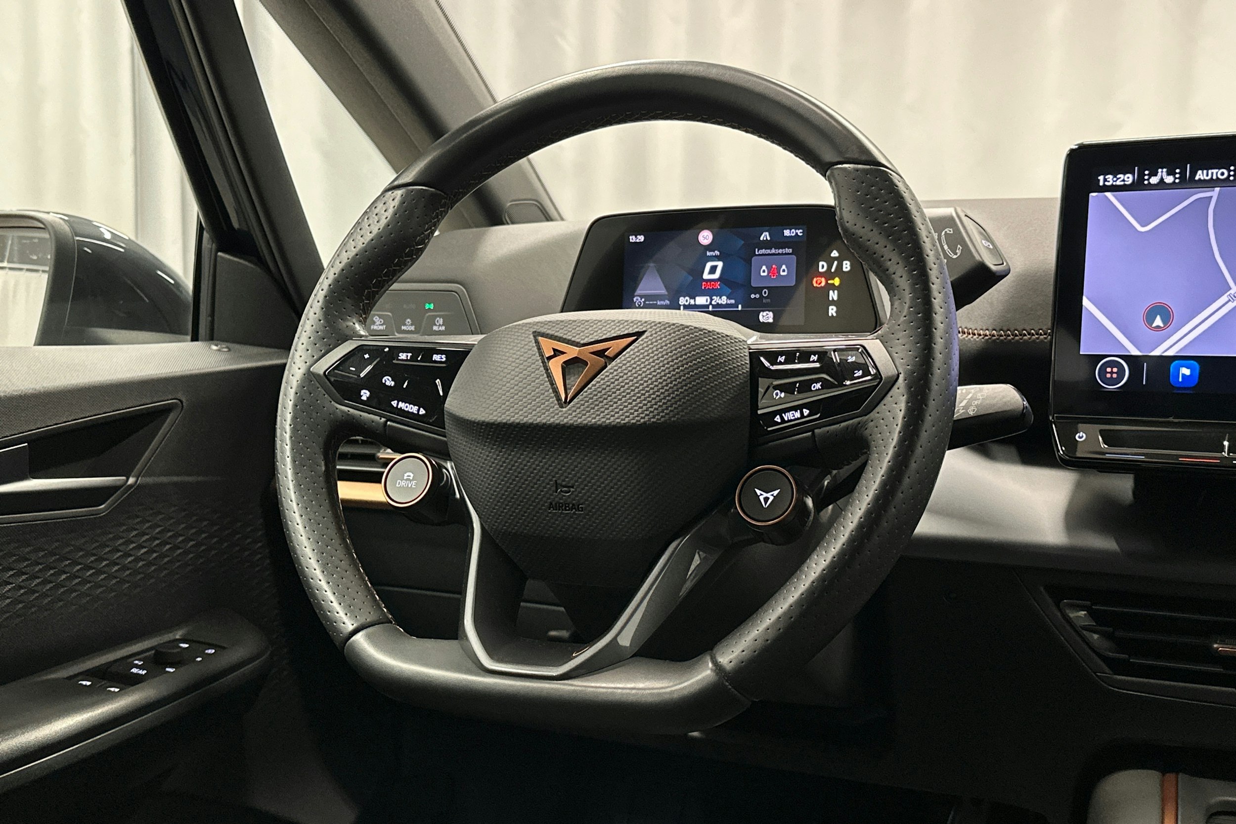 sininen CUPRA Born 2022 kuva 16.