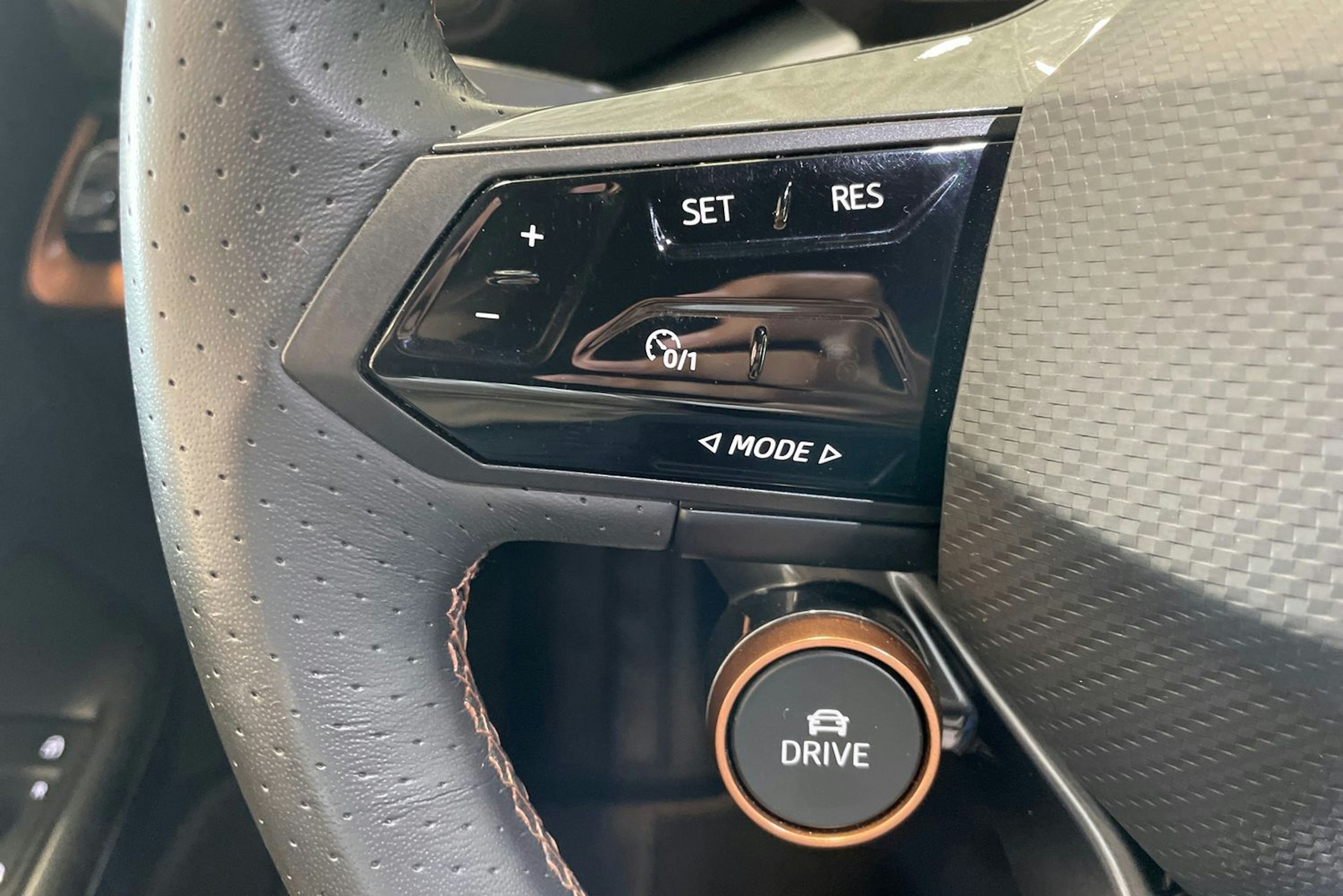 met. valkoinen CUPRA Born 2023 kuva 15.