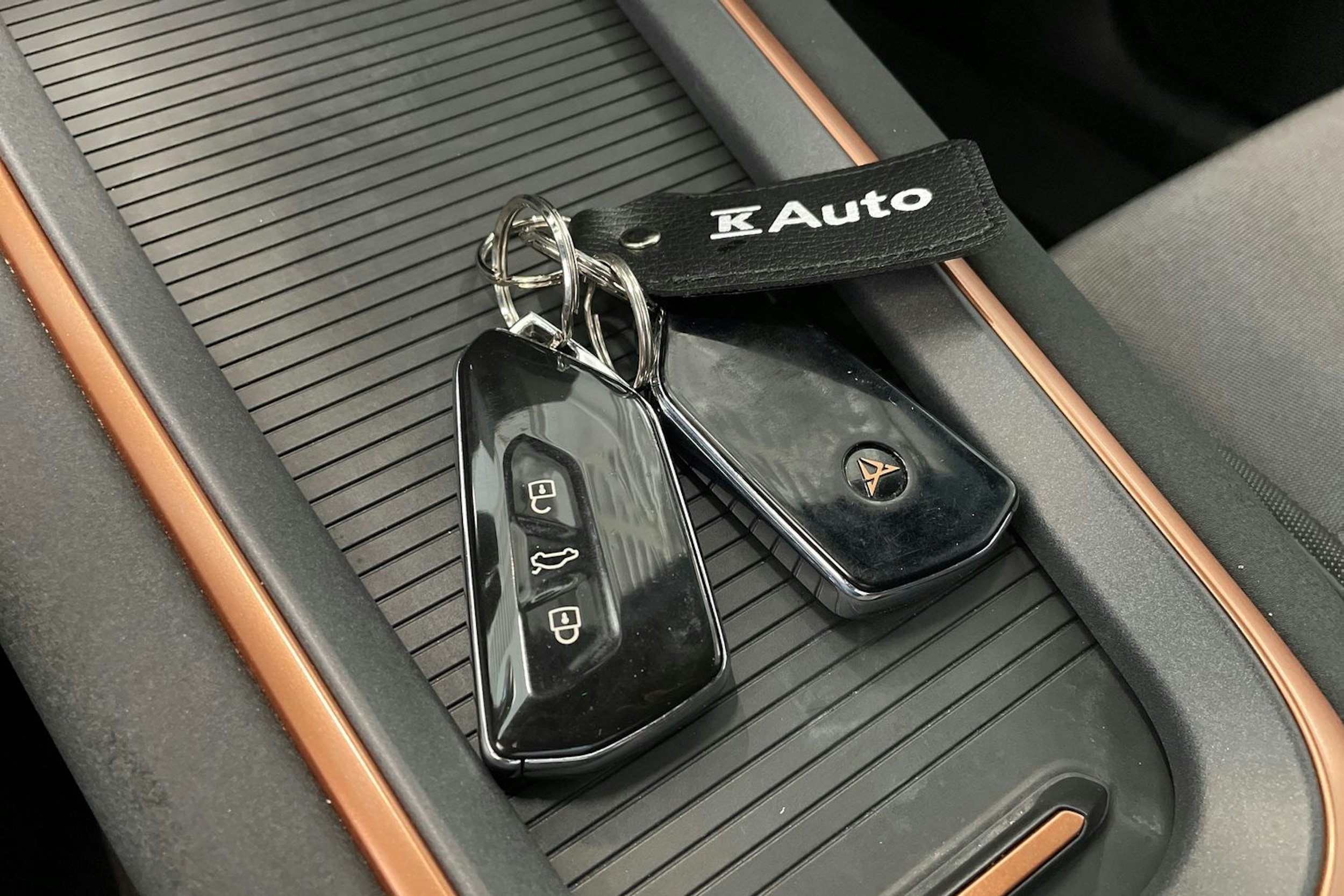 met. valkoinen CUPRA Born 2023 kuva 26.