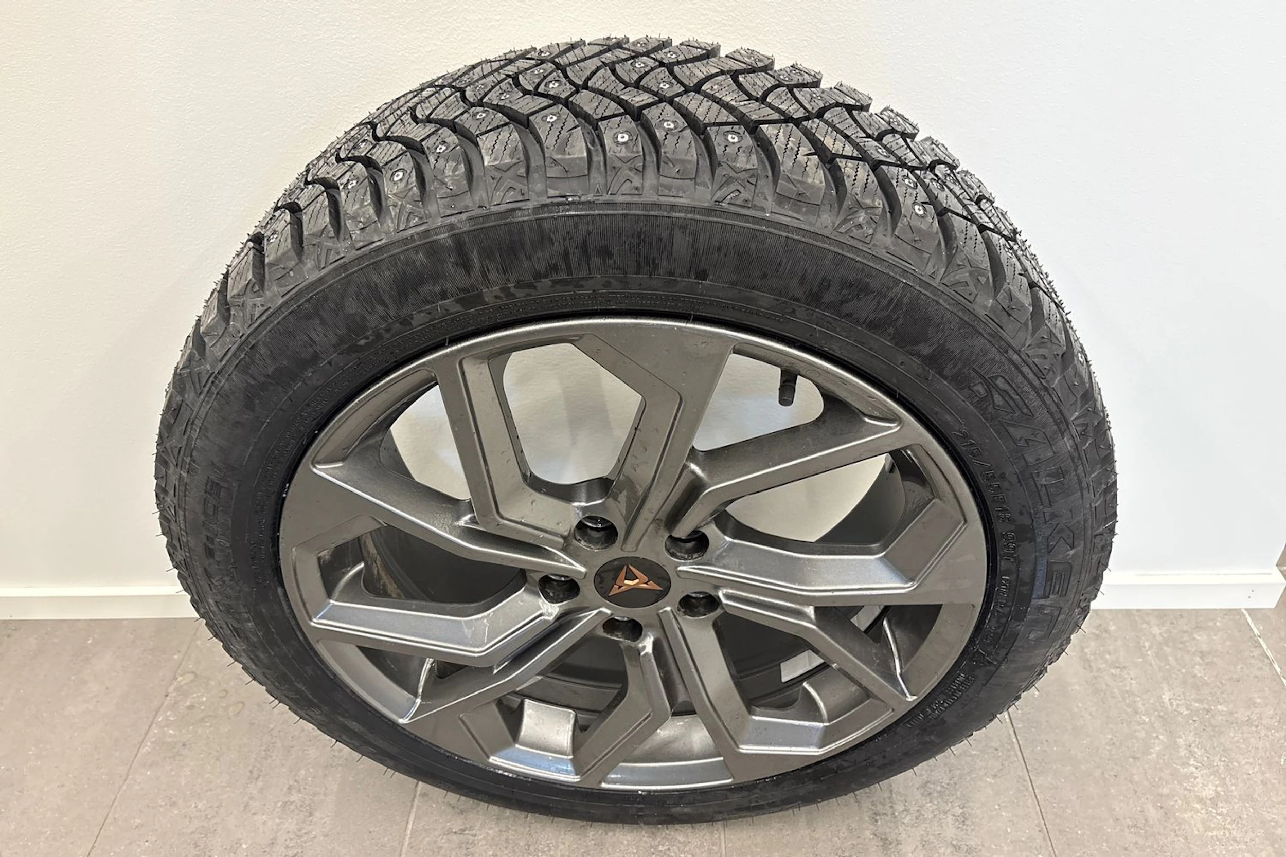 harmaa CUPRA Born 2023 kuva 10.
