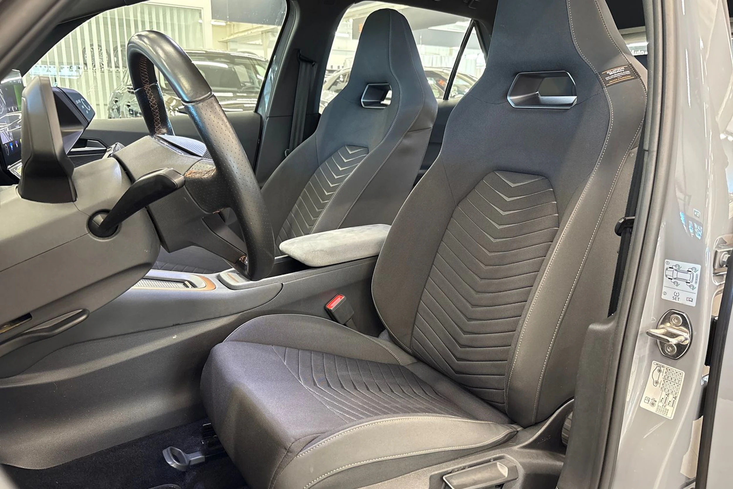 harmaa CUPRA Born 2023 kuva 11.