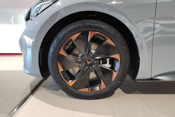 harmaa CUPRA Born 2023 kuva 9.