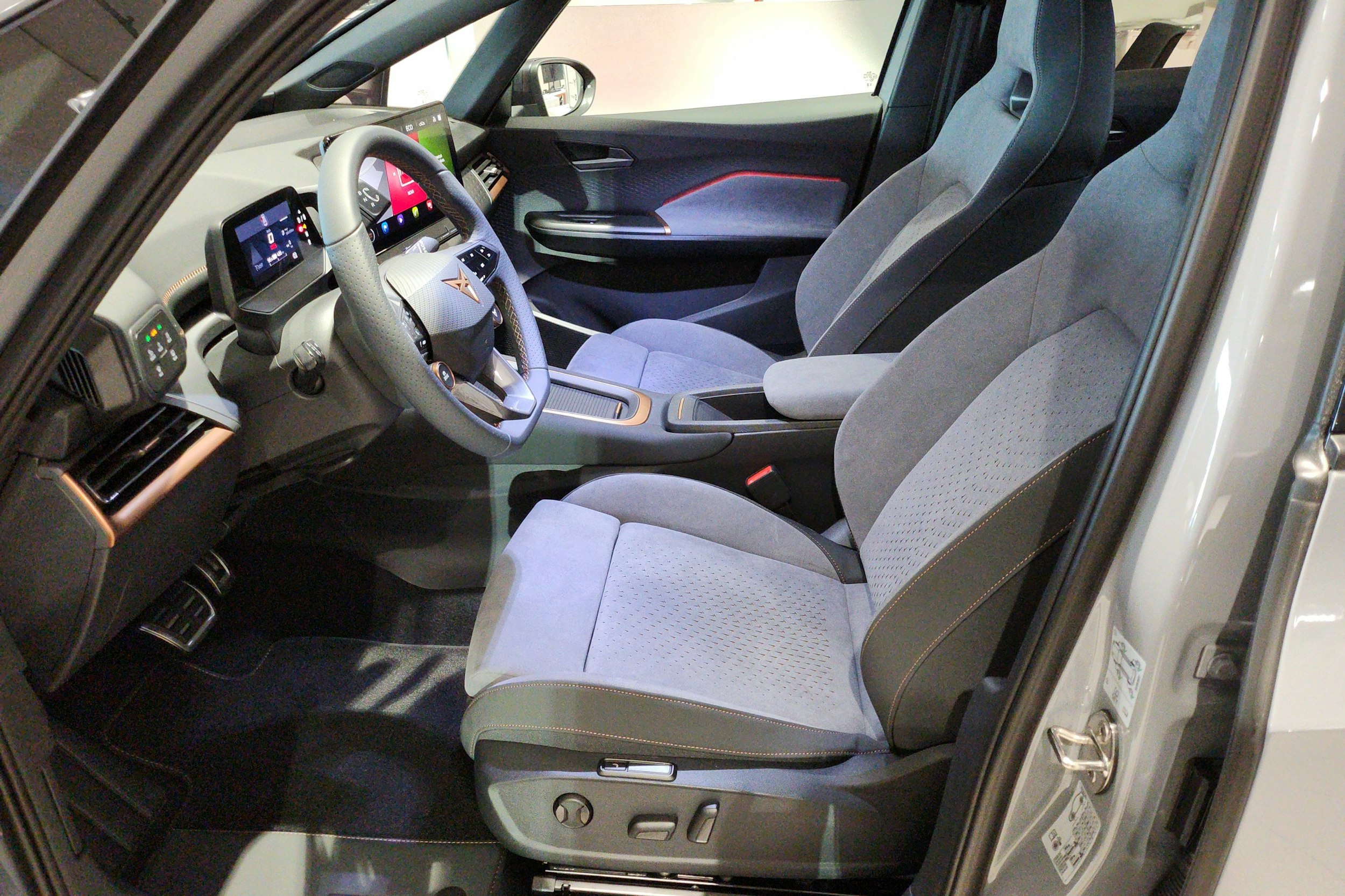 harmaa CUPRA Born 2023 kuva 14.