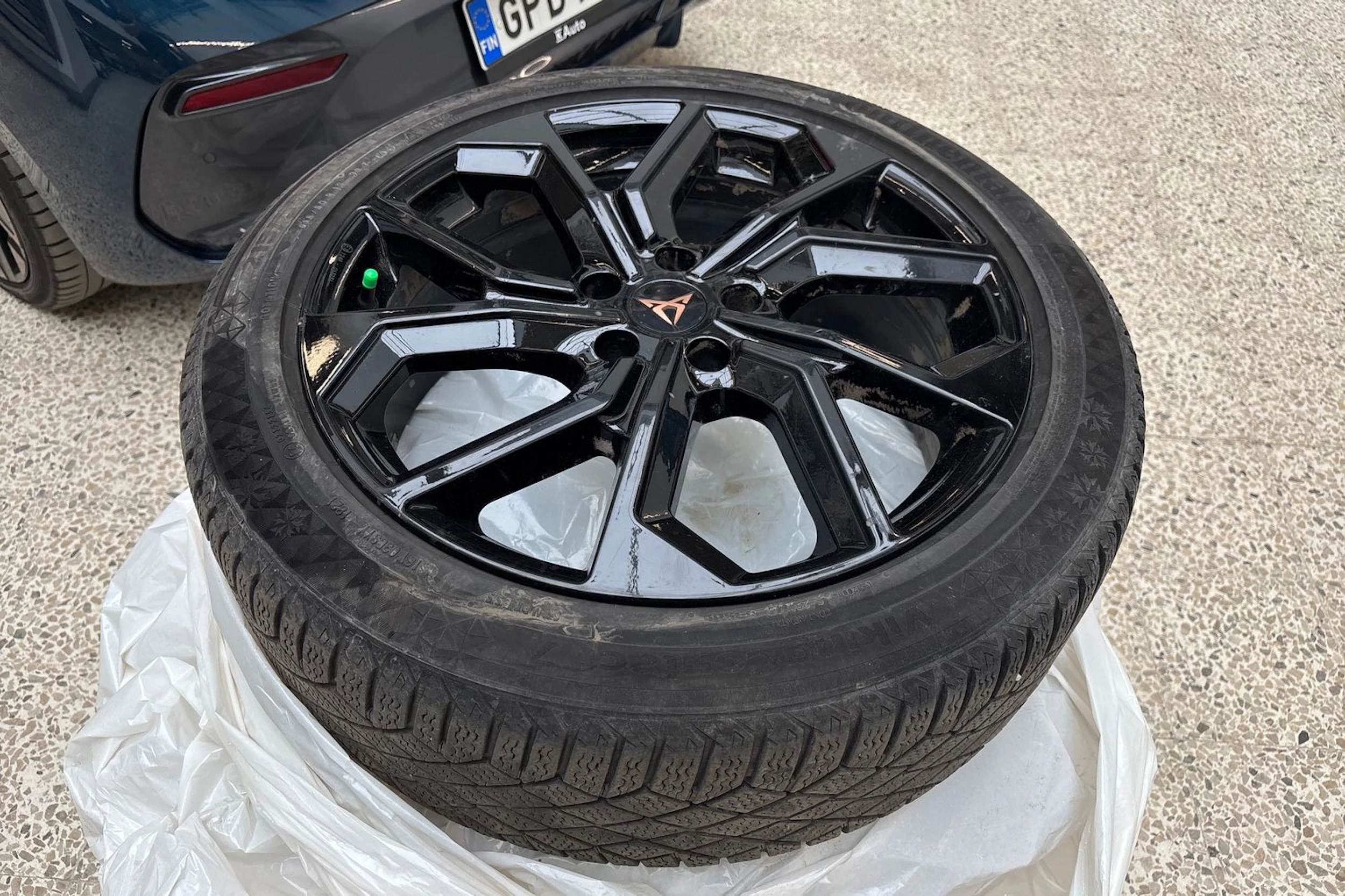 sininen CUPRA Born 2023 kuva 15.