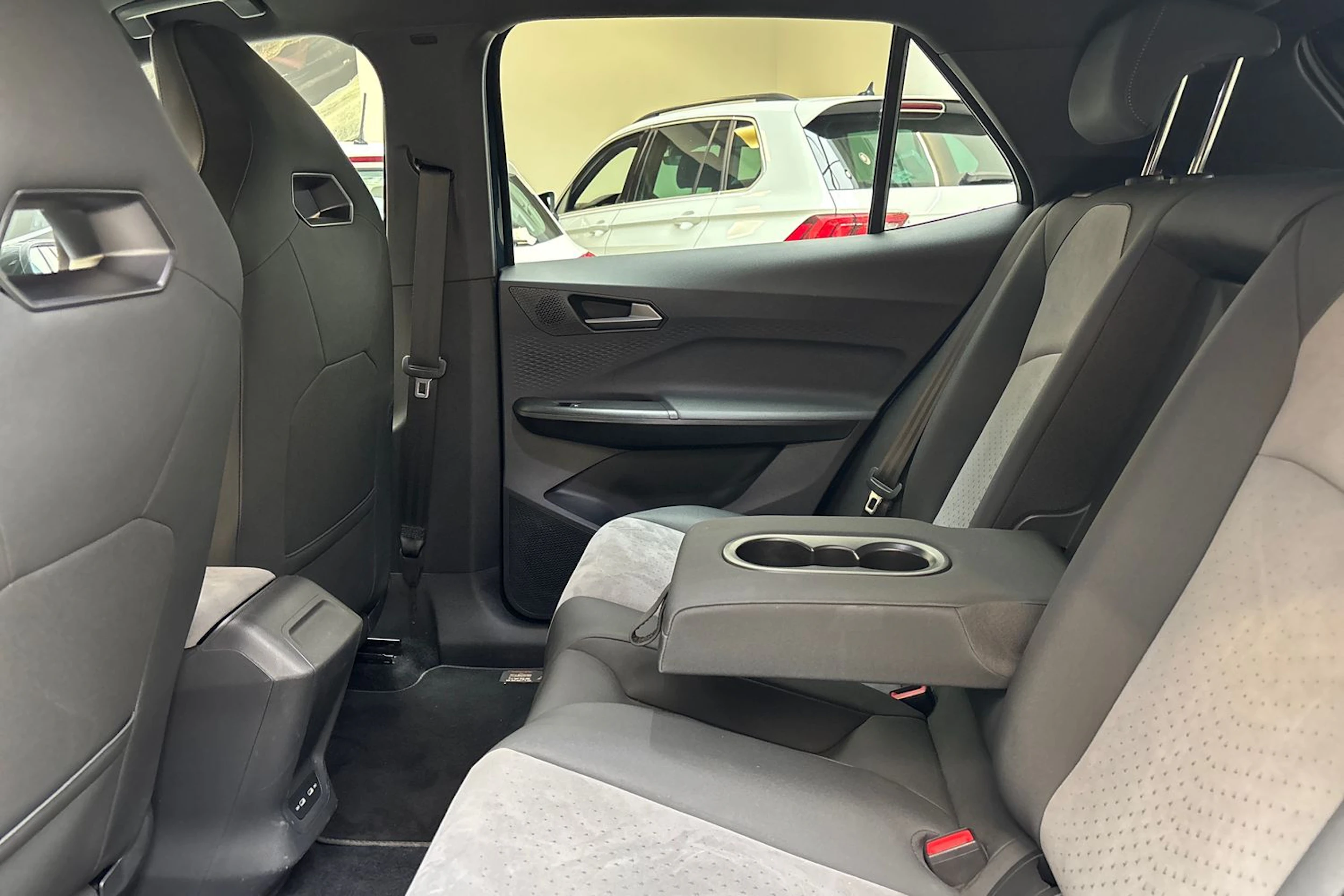 sininen CUPRA Born 2023 kuva 18.