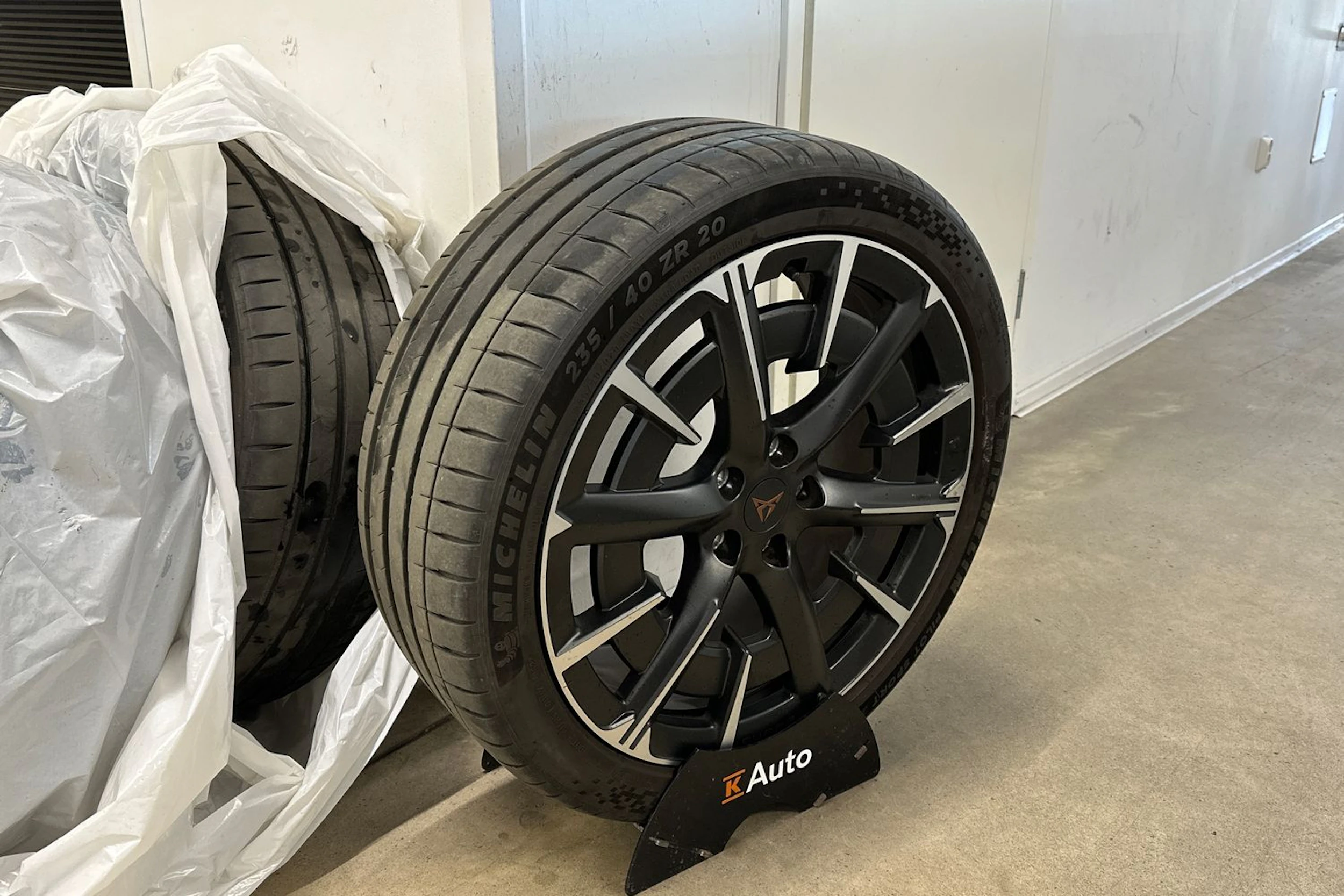 punainen CUPRA Born 2023 kuva 10.