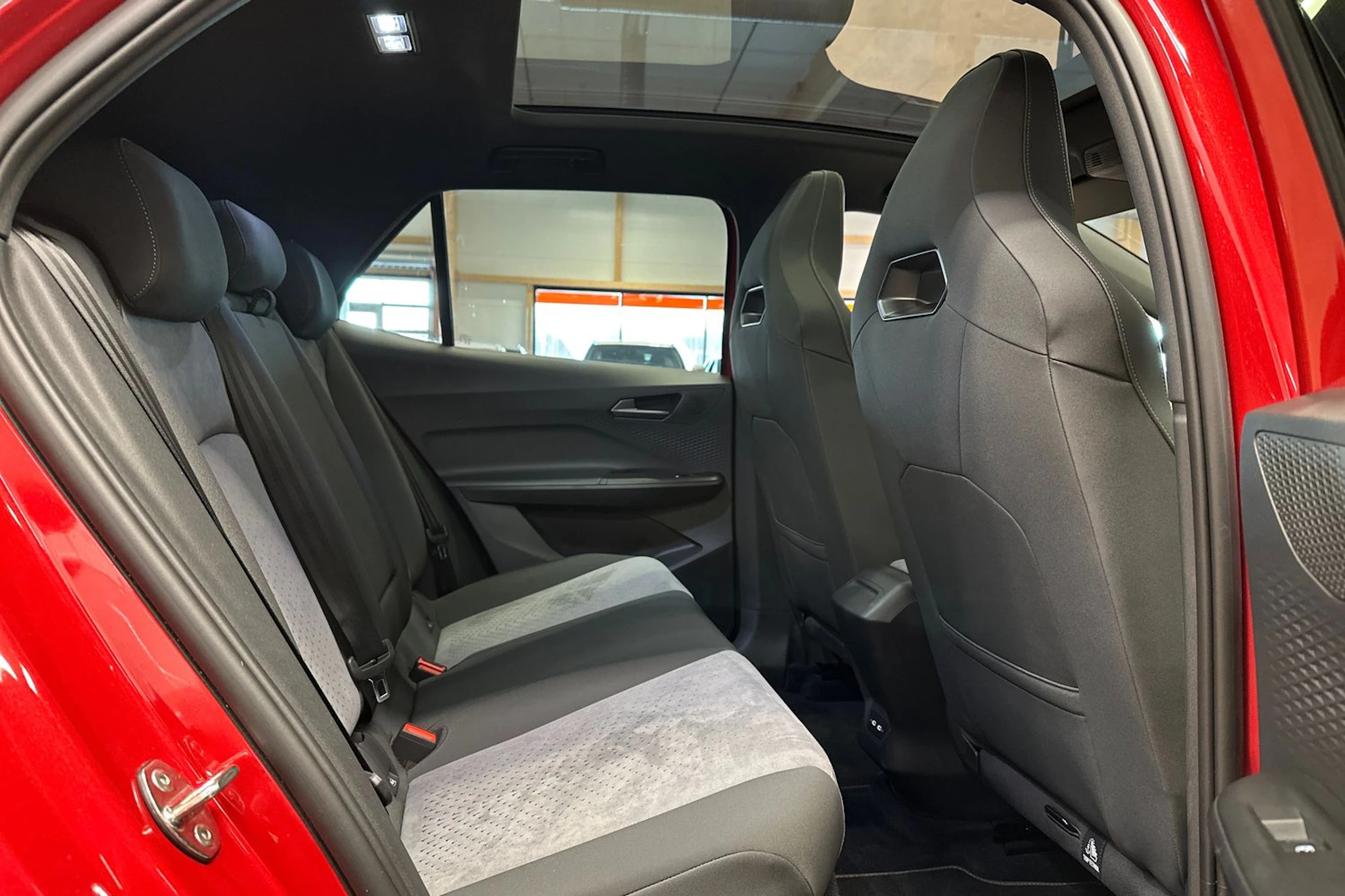 punainen CUPRA Born 2023 kuva 13.