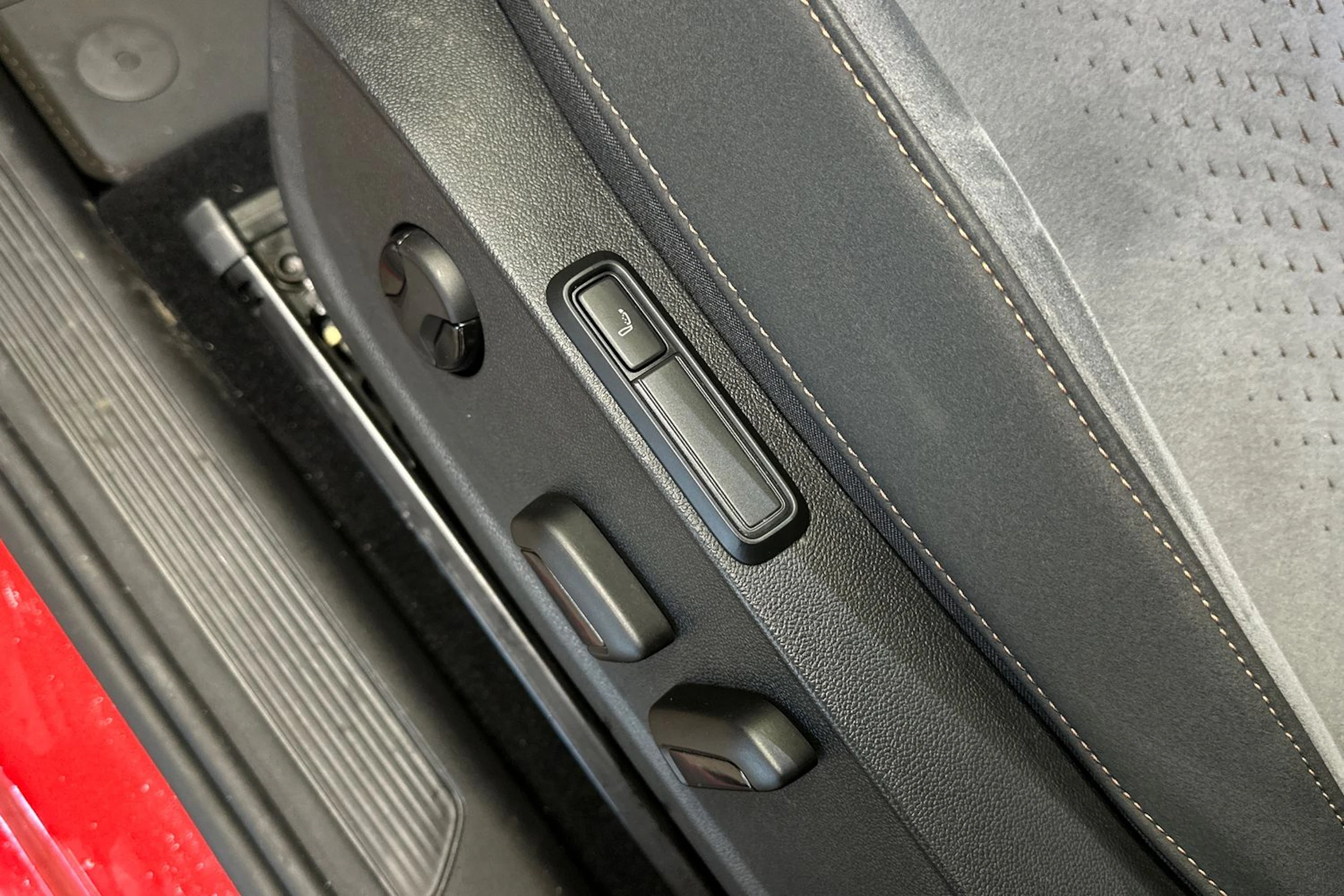 punainen CUPRA Born 2023 kuva 15.