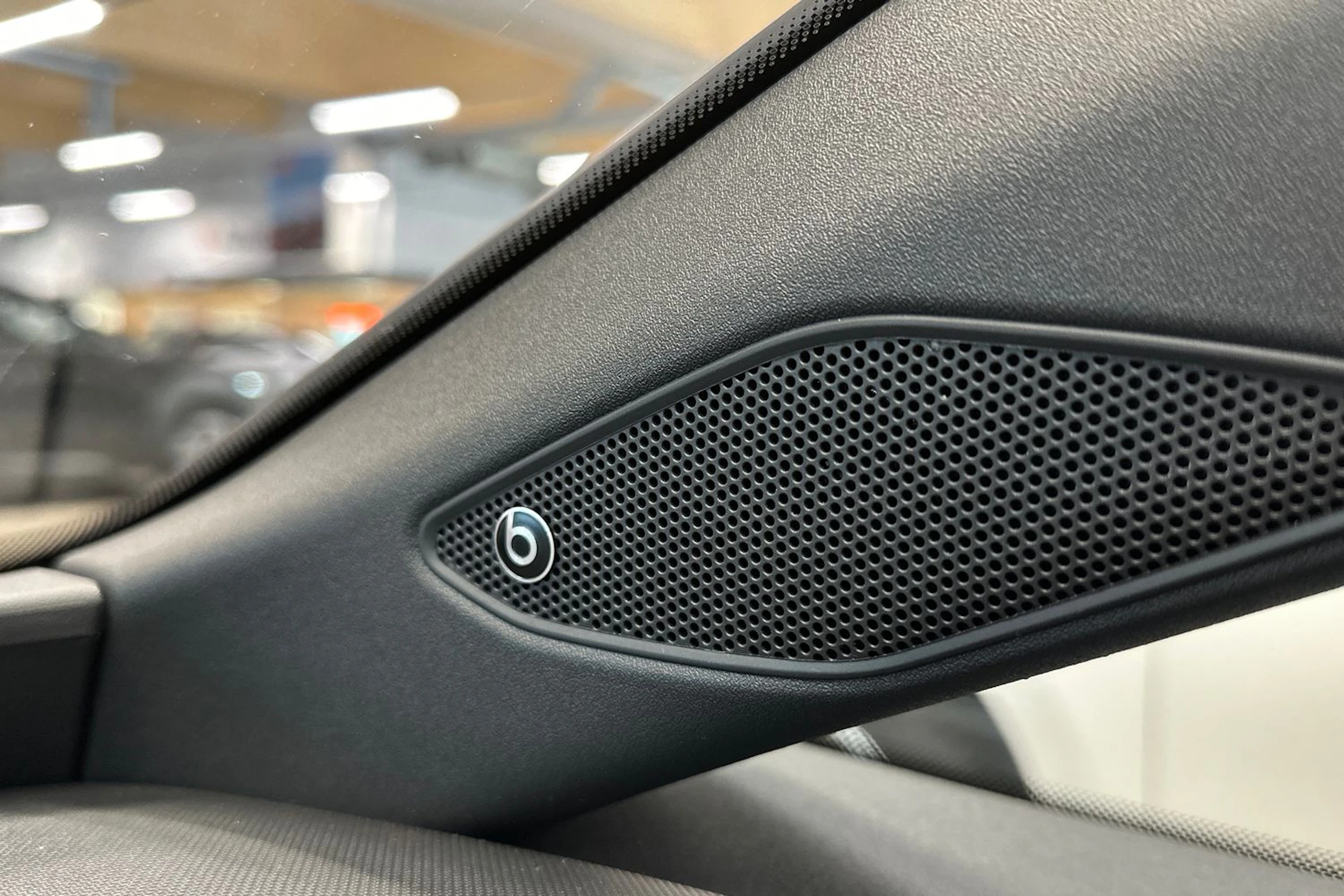 punainen CUPRA Born 2023 kuva 17.