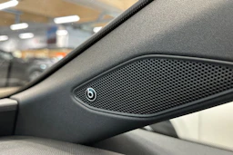 punainen CUPRA Born 2023 kuva 17.