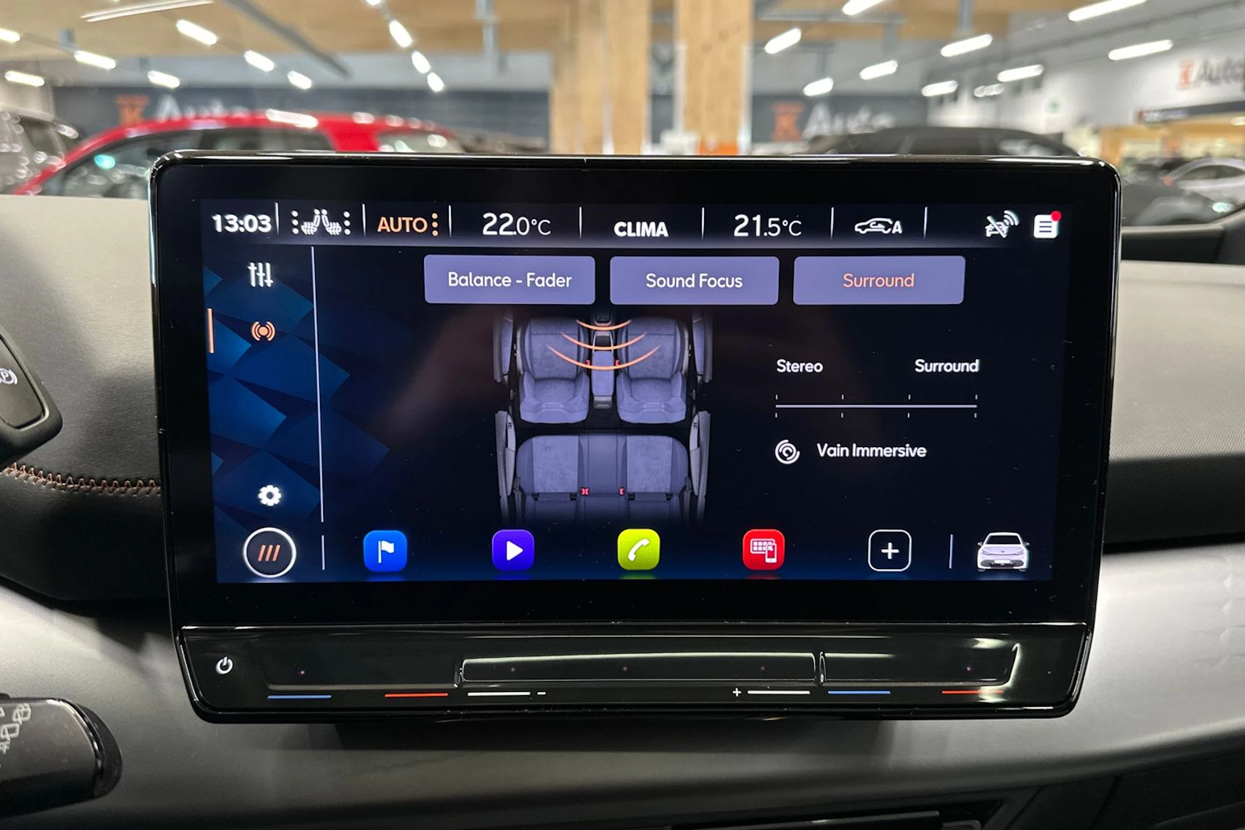 punainen CUPRA Born 2023 kuva 18.