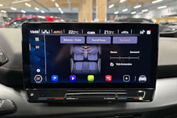 punainen CUPRA Born 2023 kuva 18.