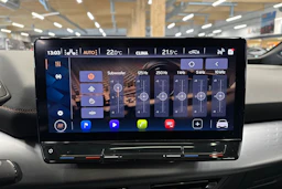 punainen CUPRA Born 2023 kuva 19.