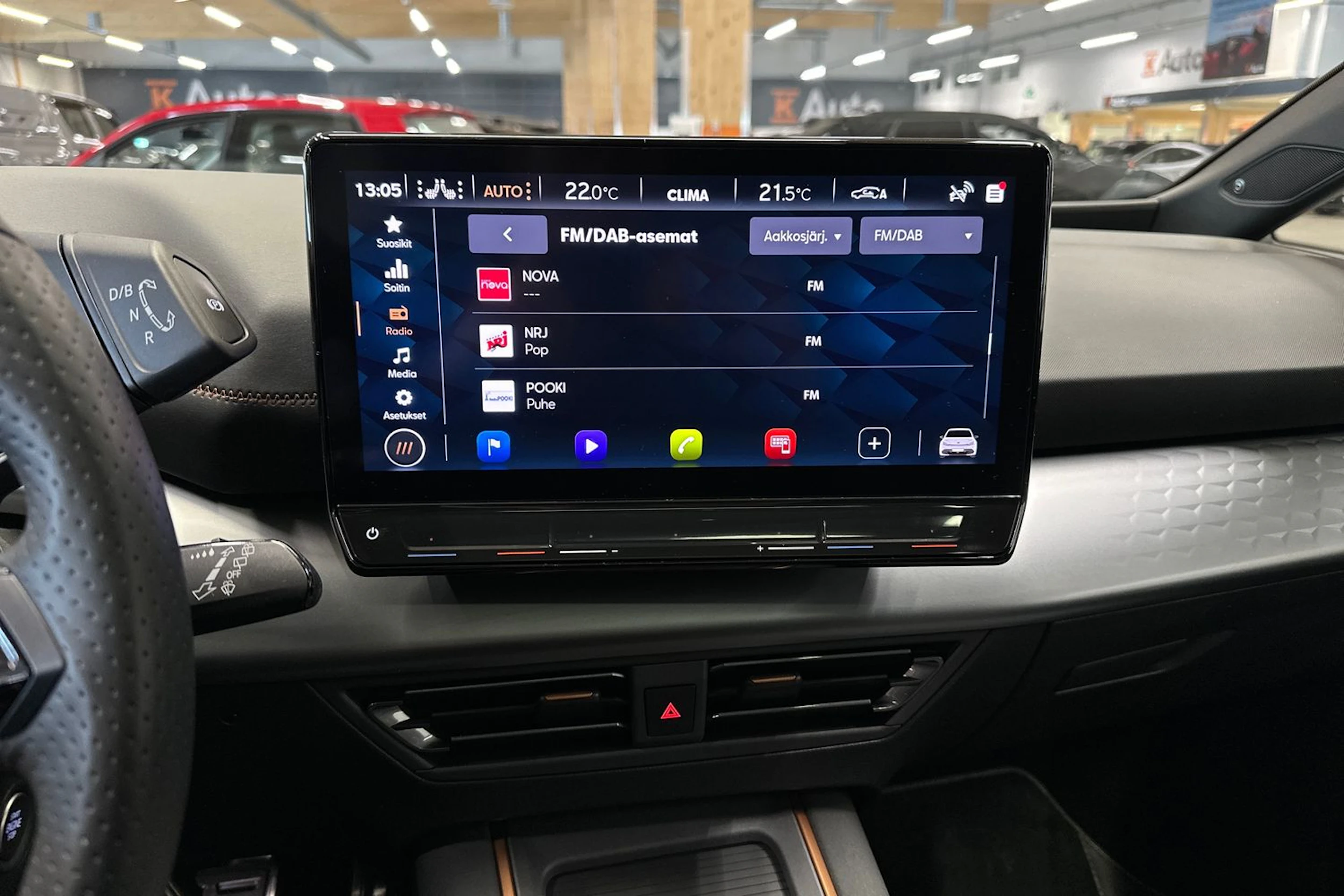 punainen CUPRA Born 2023 kuva 24.