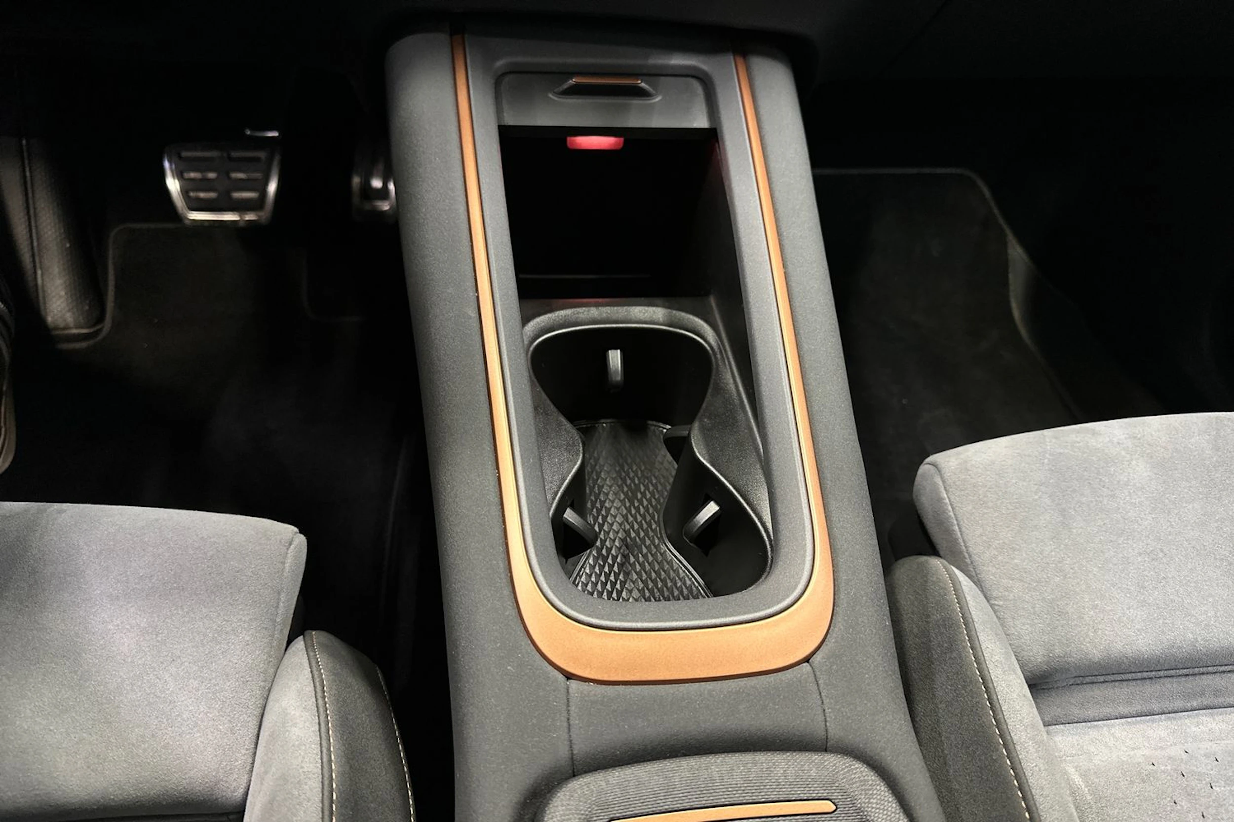 punainen CUPRA Born 2023 kuva 25.