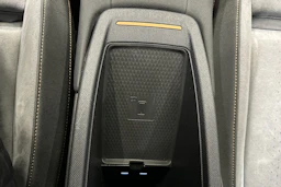 punainen CUPRA Born 2023 kuva 26.