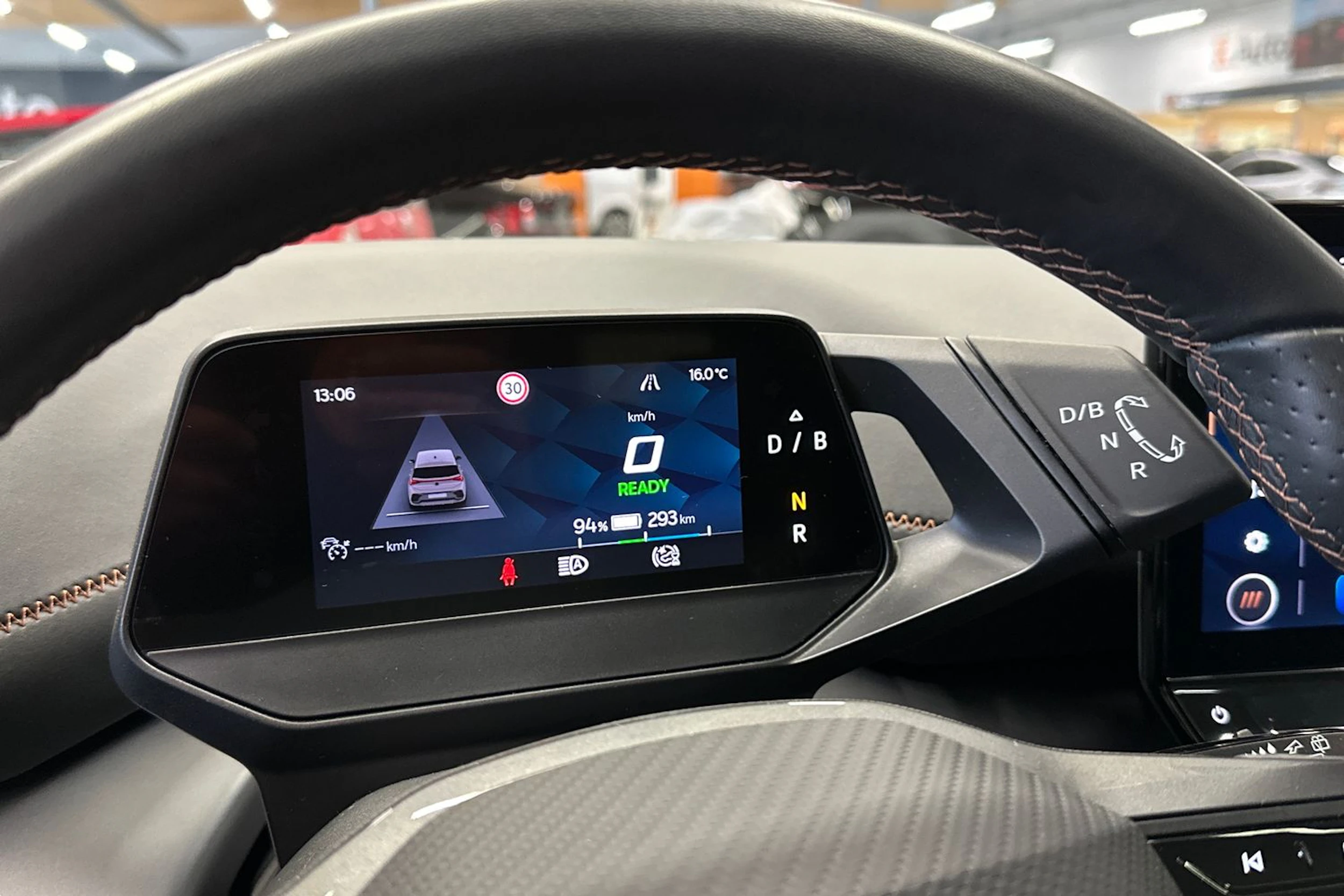 punainen CUPRA Born 2023 kuva 27.