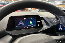 punainen CUPRA Born 2023 kuva 27.