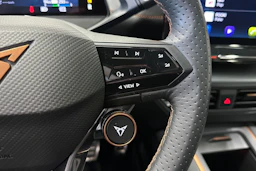 punainen CUPRA Born 2023 kuva 29.